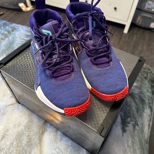 Dame 5 adidas basketball shoes size 10.5